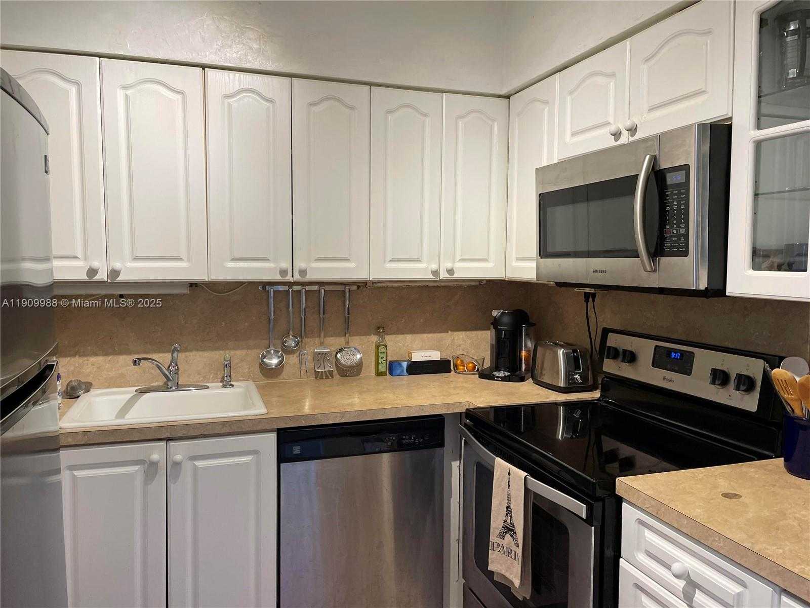 Small Image of 7441 WAYNE AVE #4K, Miami Beach Number 9