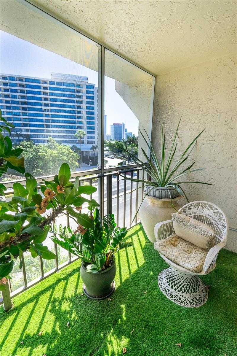 Small Image of 501 THREE ISLANDS BLVD #517, Hallandale Beach Number 21
