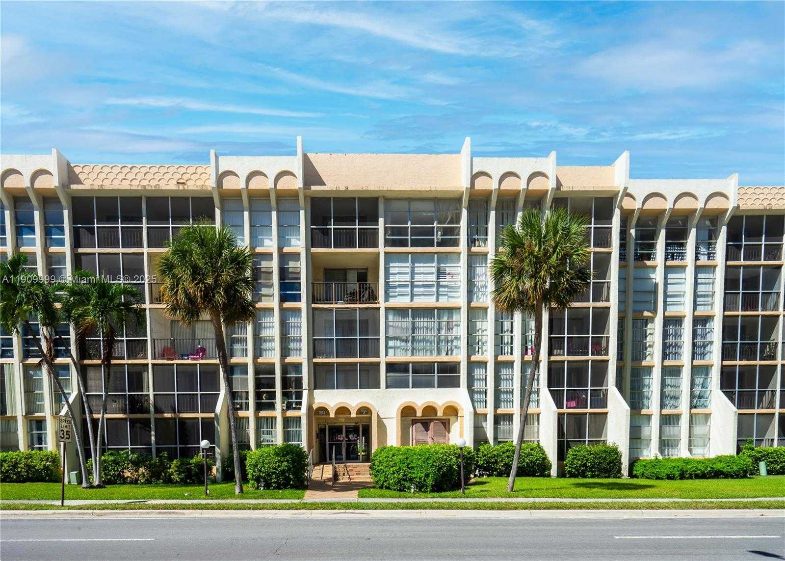 Small Image of 501 THREE ISLANDS BLVD #517, Hallandale Beach Number 3