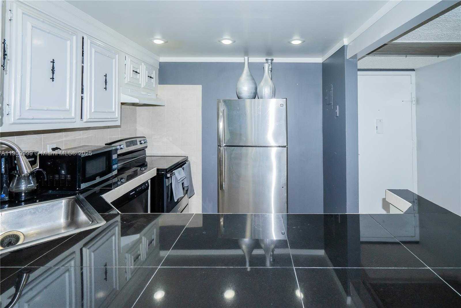 Small Image of 501 THREE ISLANDS BLVD #517, Hallandale Beach Number 7