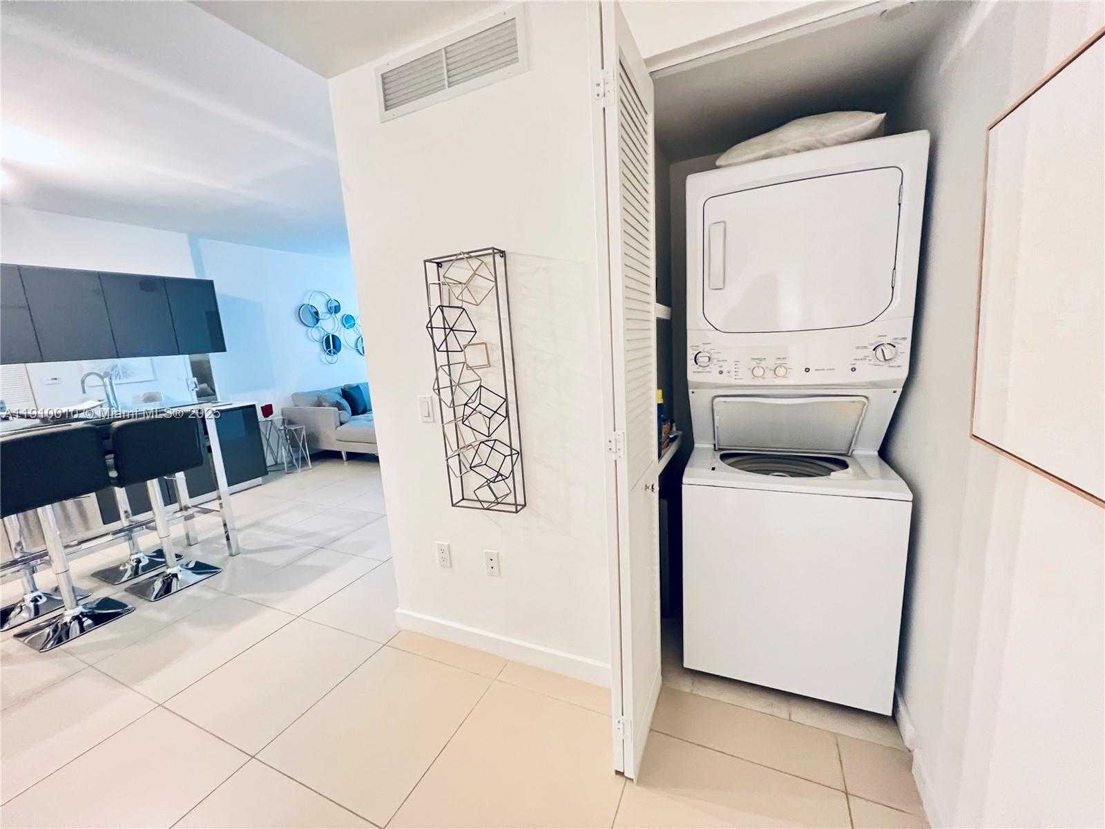 Small Image of 31 SOUTH EAST 6TH ST #2204, Miami Number 19