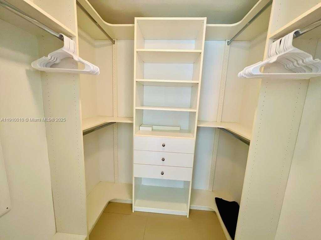 Small Image of 31 SOUTH EAST 6TH ST #2204, Miami Number 21