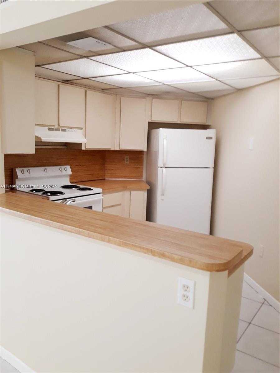 Small Image of 9429 FONTAINEBLEAU BLVD #113-33, Miami Number 5