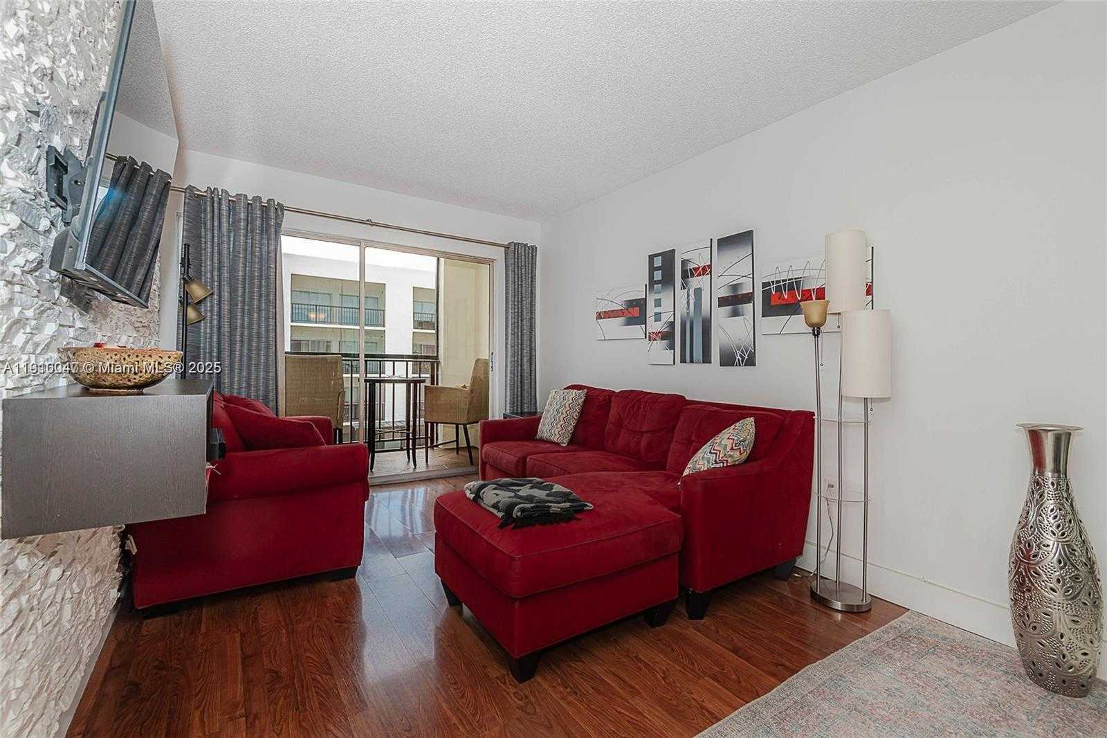 Small Image of 201 178TH DR #426, Sunny Isles Beach Number 1