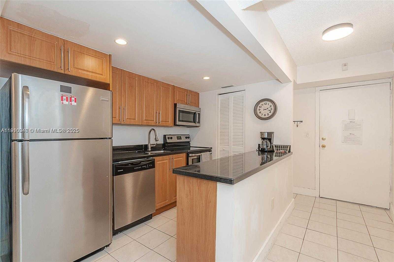 Small Image of 201 178TH DR #426, Sunny Isles Beach Number 4