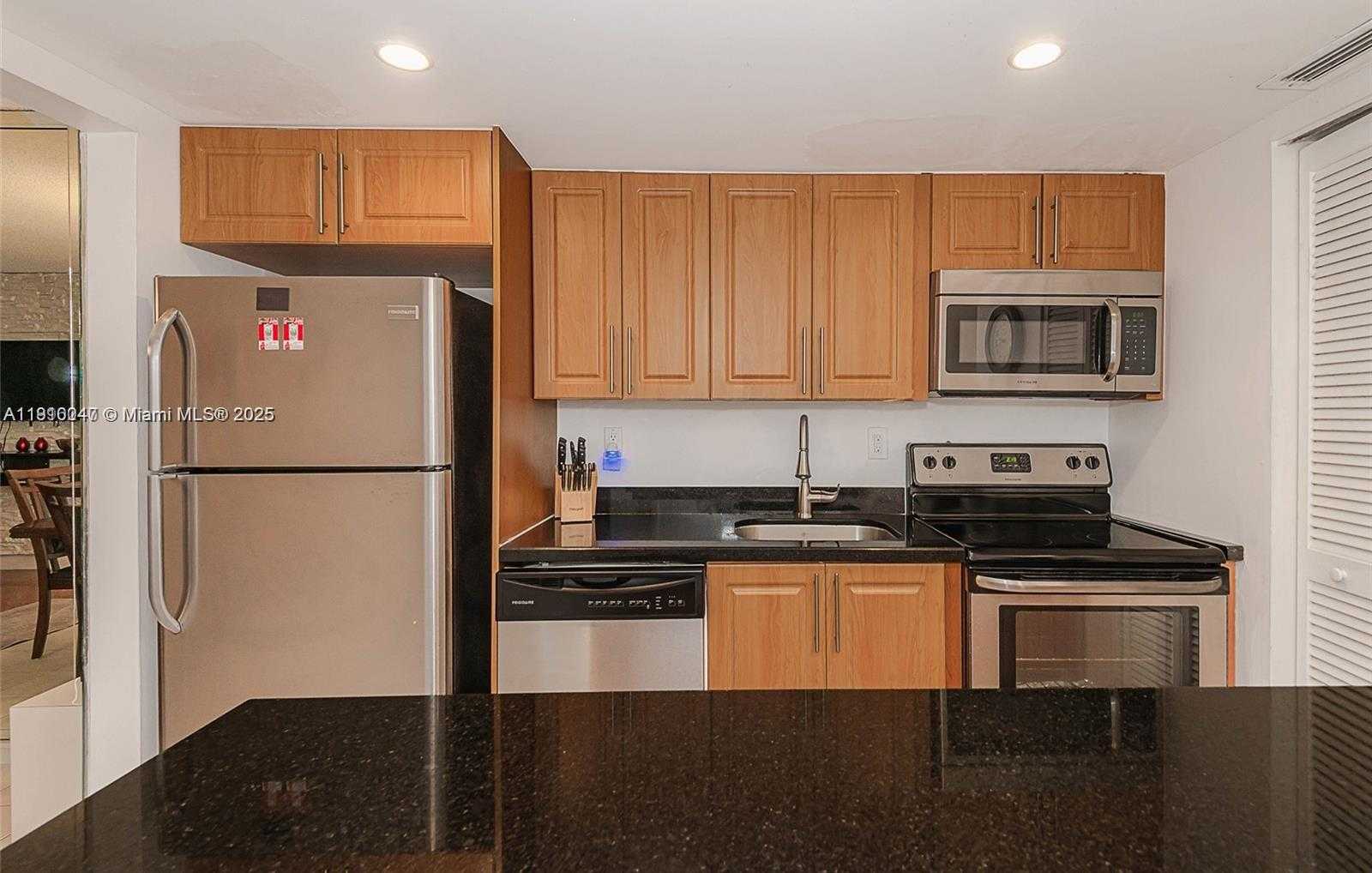 Small Image of 201 178TH DR #426, Sunny Isles Beach Number 5