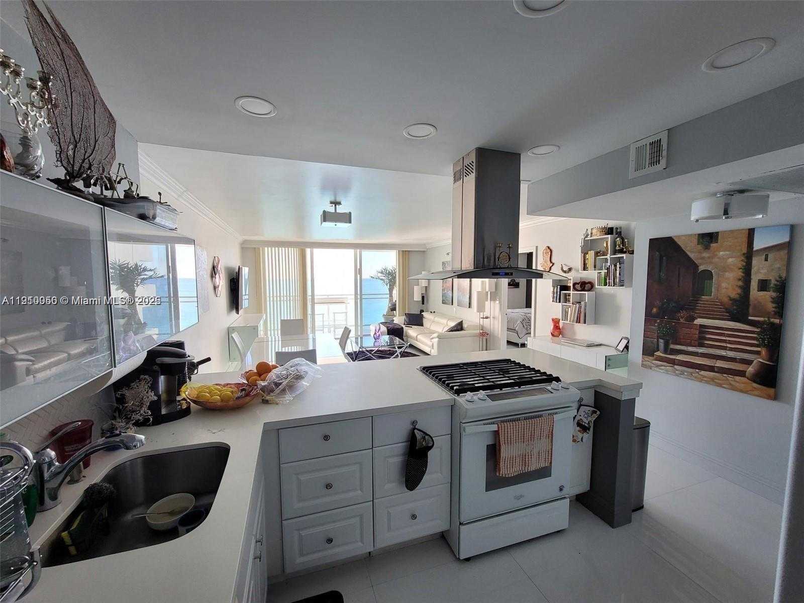 Small Image of 2030 SOUTH OCEAN DR #1815, Hallandale Beach Number 10