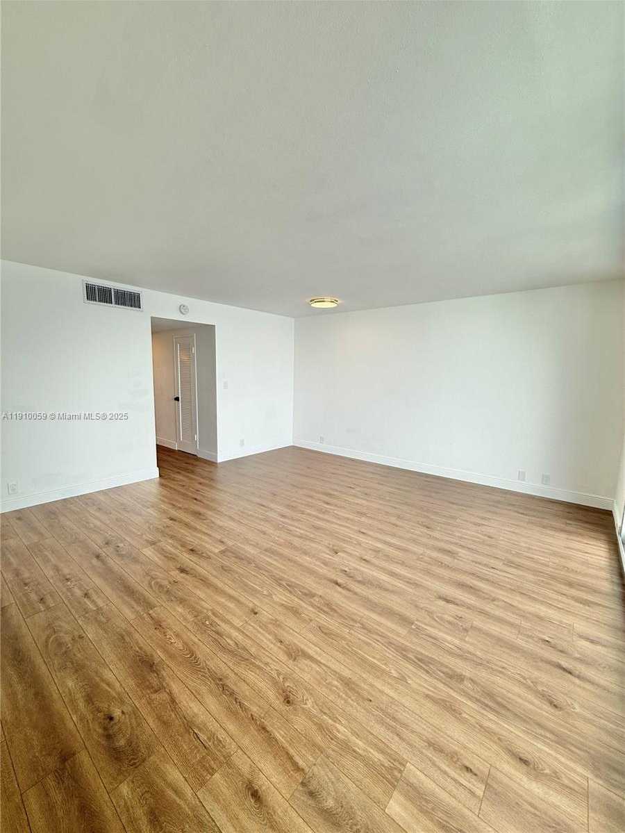 Small Image of 1000 WEST AVE #520, Miami Beach Number 3