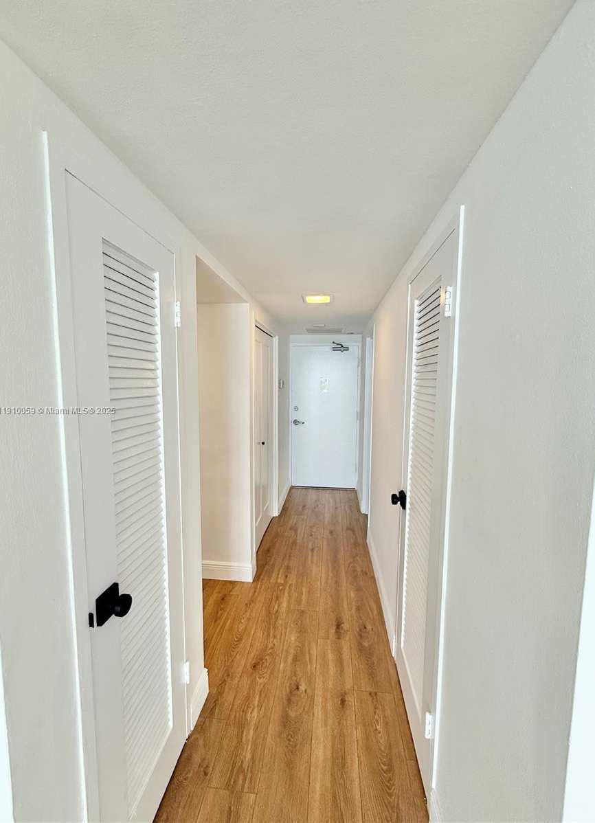 Small Image of 1000 WEST AVE #520, Miami Beach Number 6