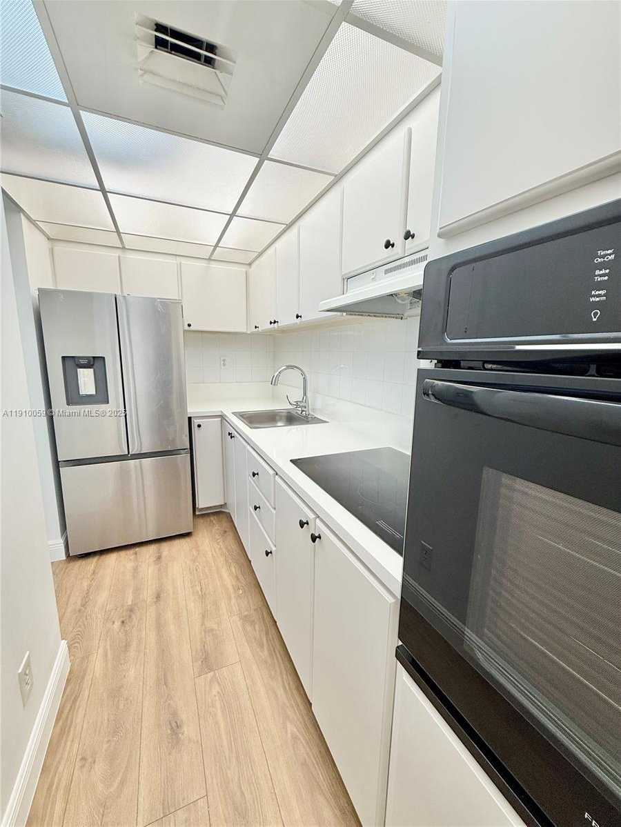 Small Image of 1000 WEST AVE #520, Miami Beach Number 7