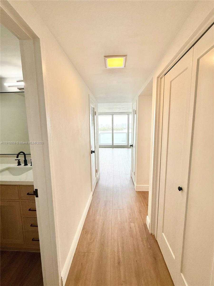 Small Image of 1000 WEST AVE #520, Miami Beach Number 9