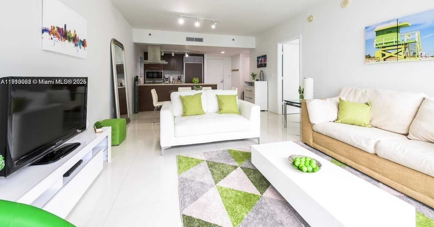 Small Image of 485 BRICKELL AVE #3407, Miami Number 4