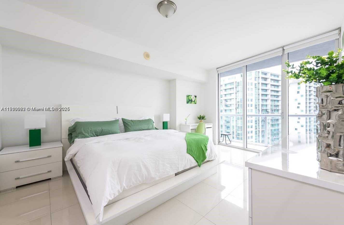 Small Image of 485 BRICKELL AVE #3407, Miami Number 5