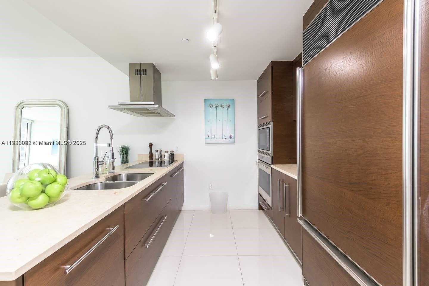 Small Image of 485 BRICKELL AVE #3407, Miami Number 6