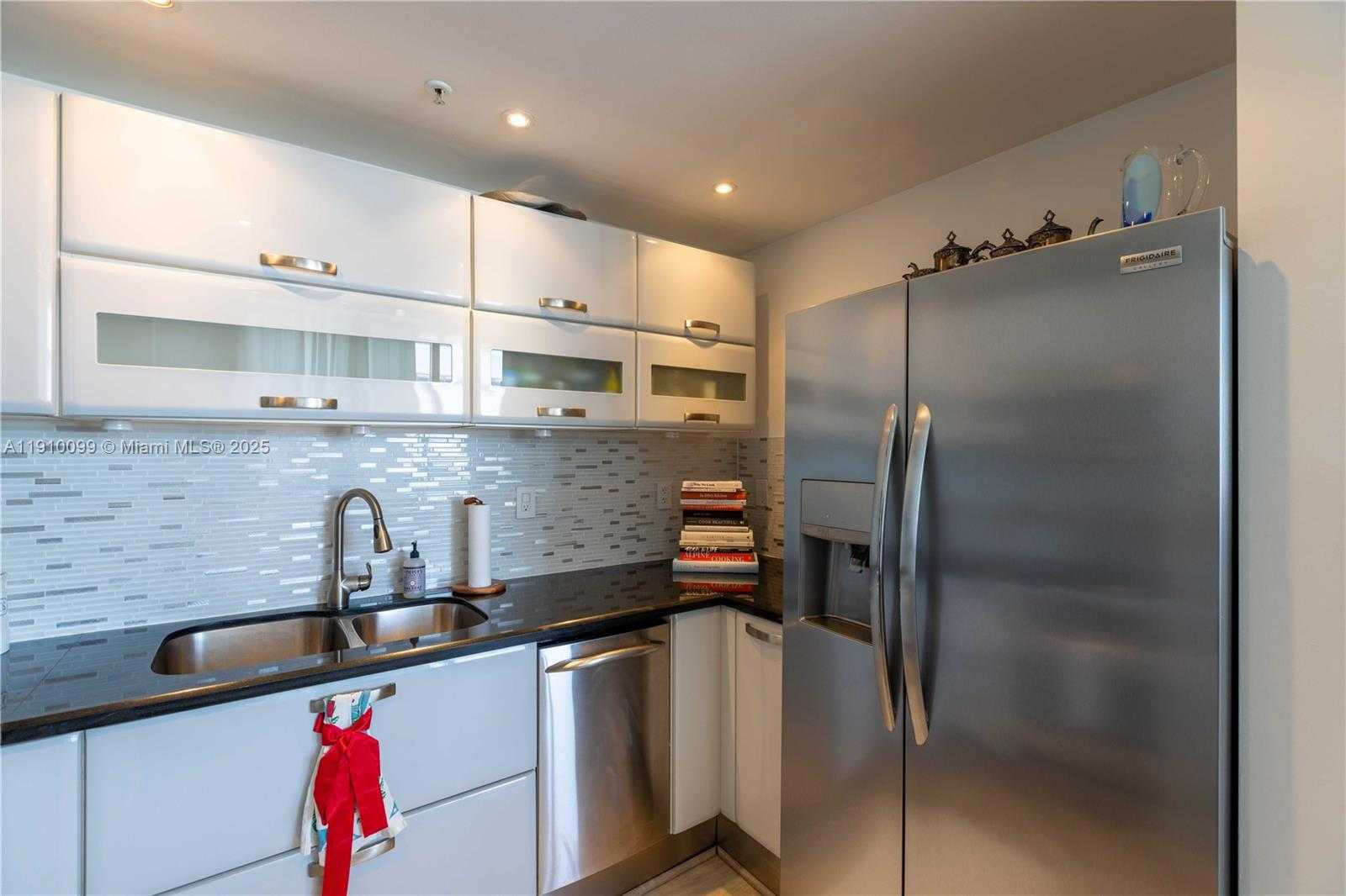 Small Image of 6580 INDIAN CREEK DR #310, Miami Beach Number 10