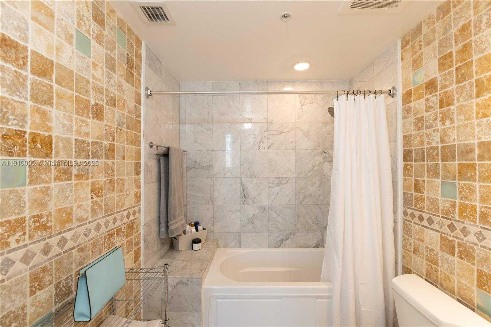 Small Image of 6580 INDIAN CREEK DR #310, Miami Beach Number 16