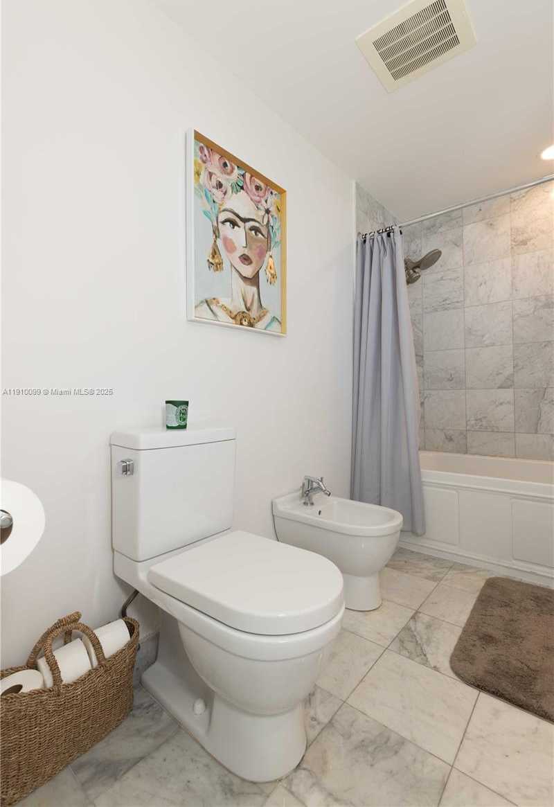 Small Image of 6580 INDIAN CREEK DR #310, Miami Beach Number 23
