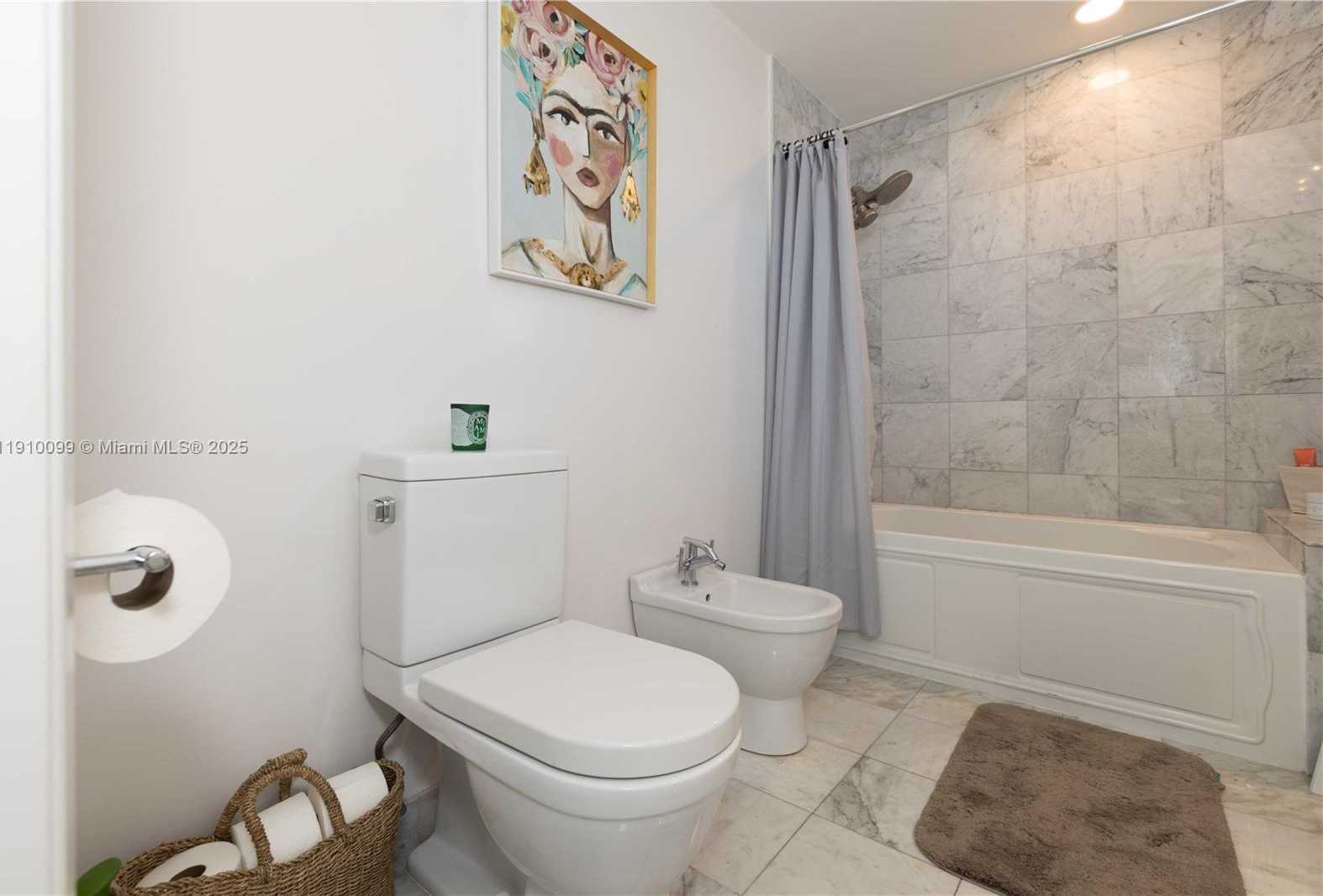Small Image of 6580 INDIAN CREEK DR #310, Miami Beach Number 24