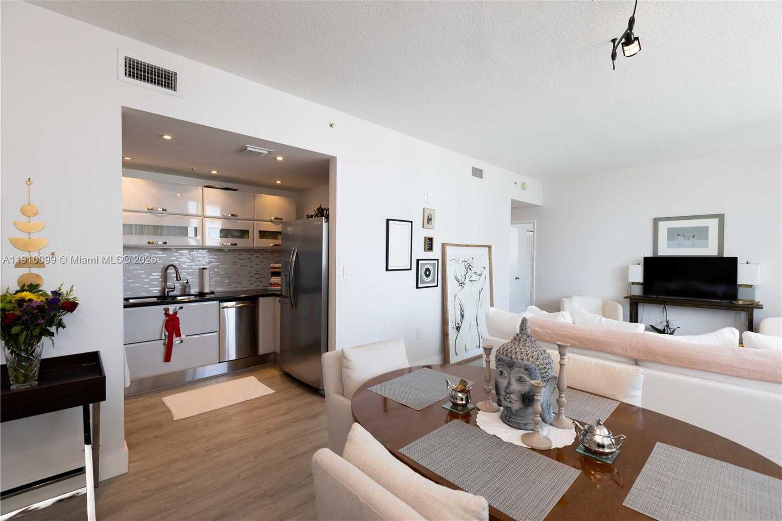 Small Image of 6580 INDIAN CREEK DR #310, Miami Beach Number 7