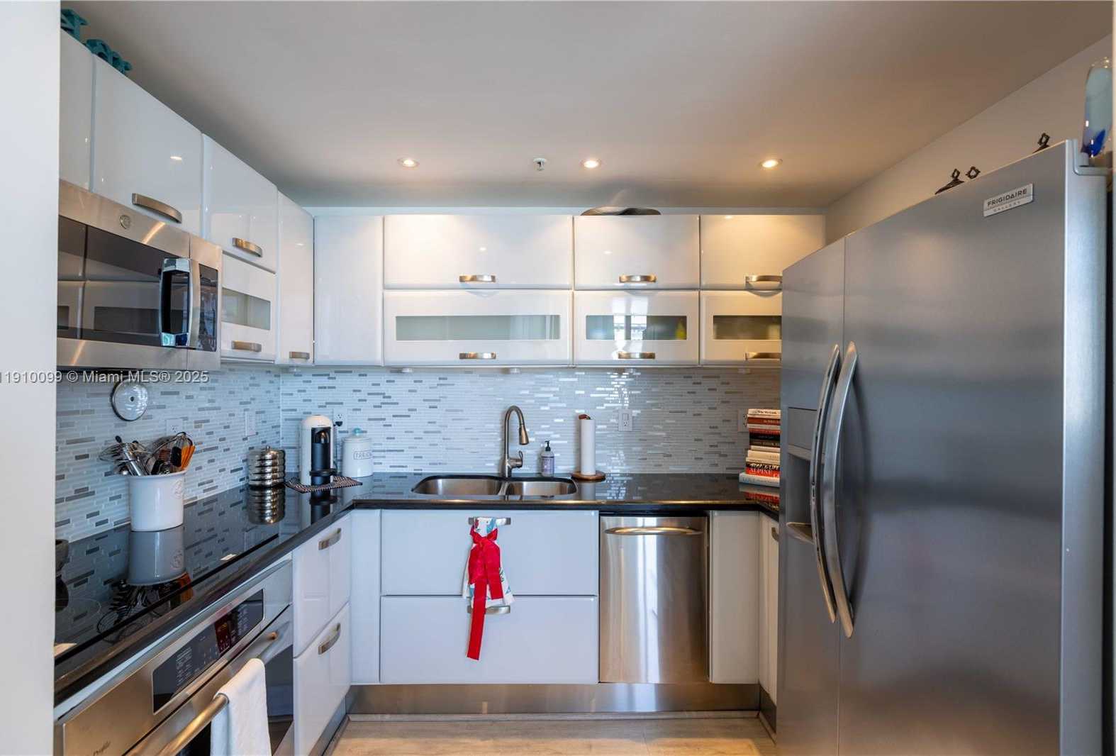 Small Image of 6580 INDIAN CREEK DR #310, Miami Beach Number 8