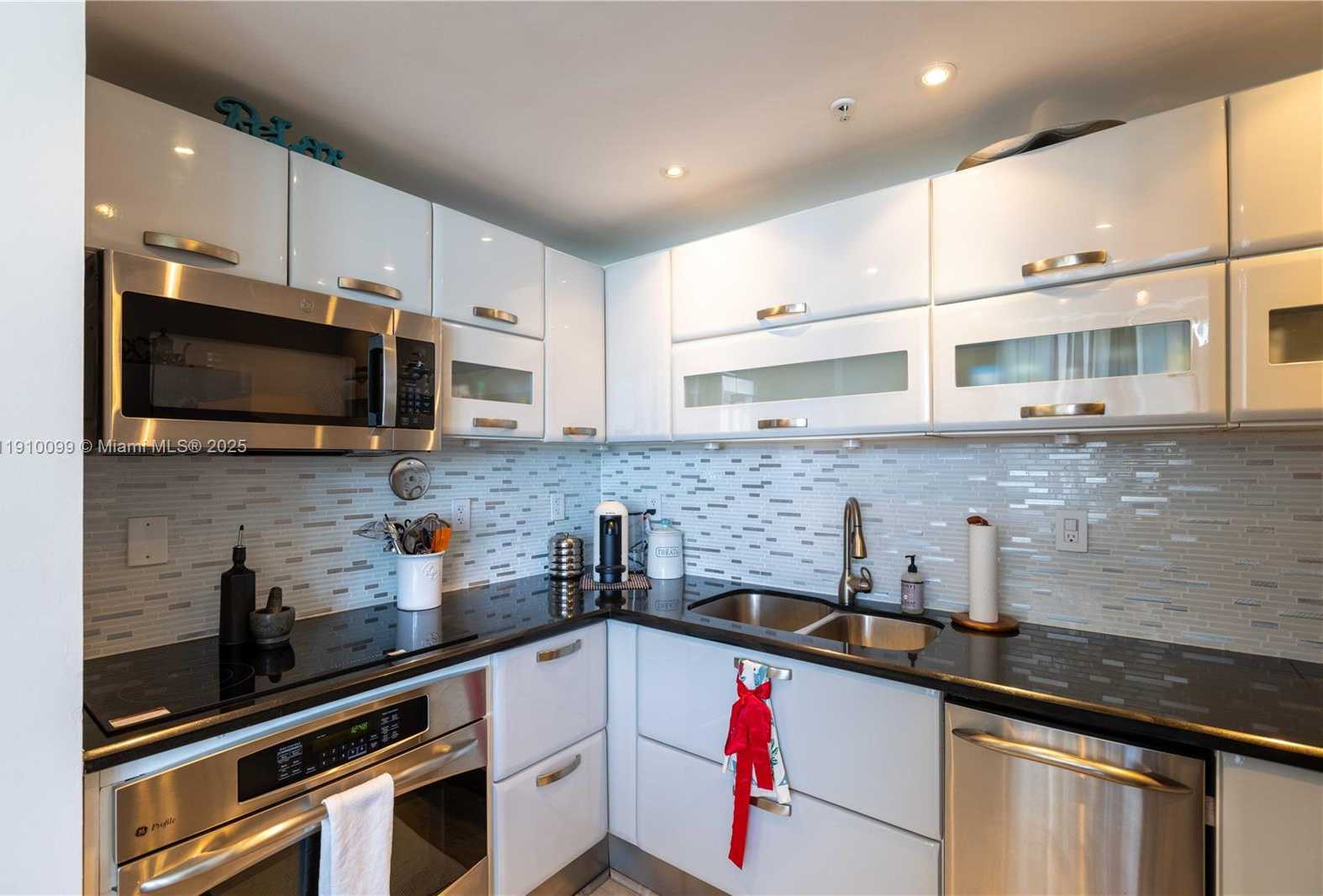 Small Image of 6580 INDIAN CREEK DR #310, Miami Beach Number 9