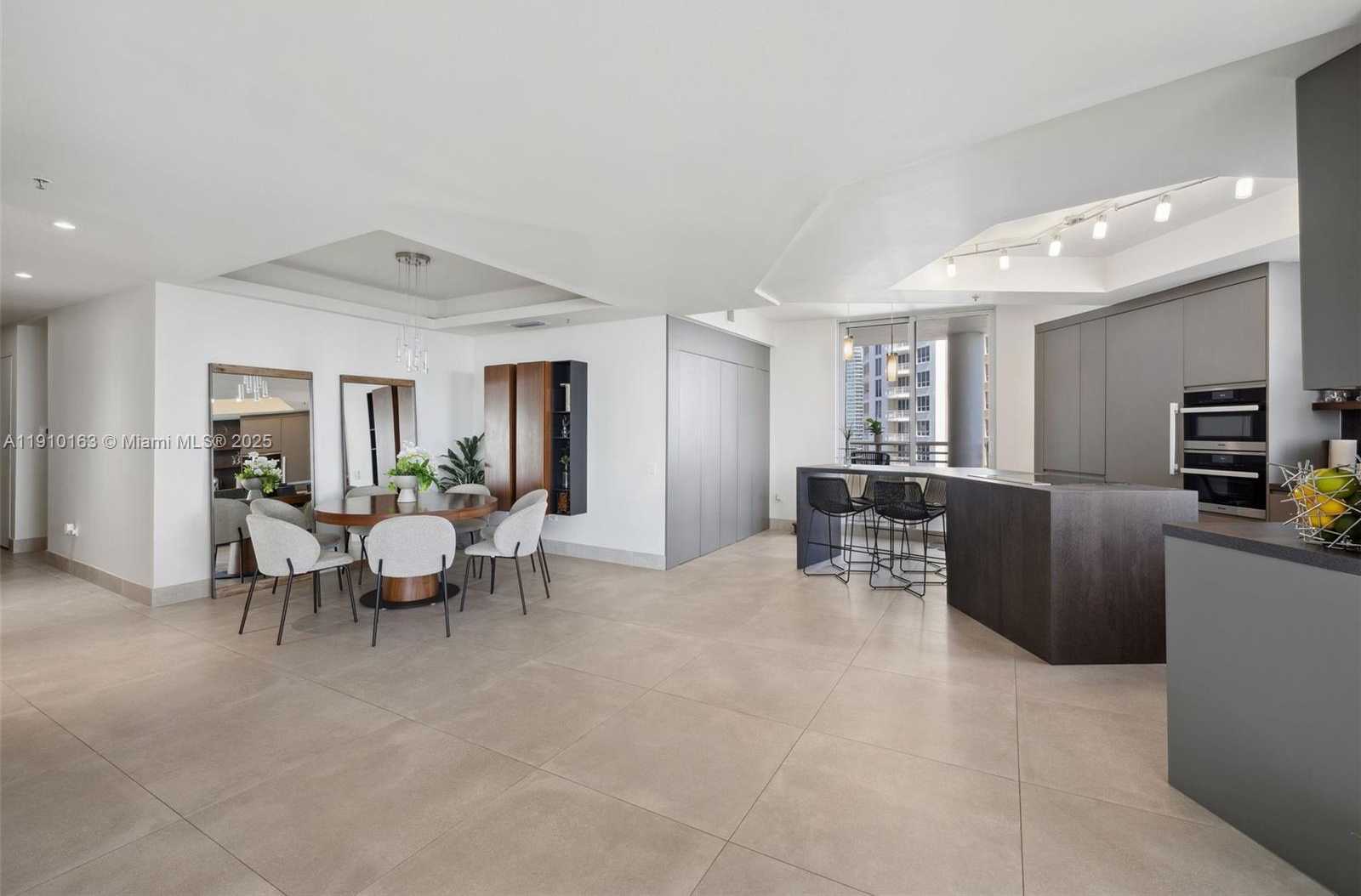 Small Image of 808 BRICKELL KEY DR #2601, Miami Number 17