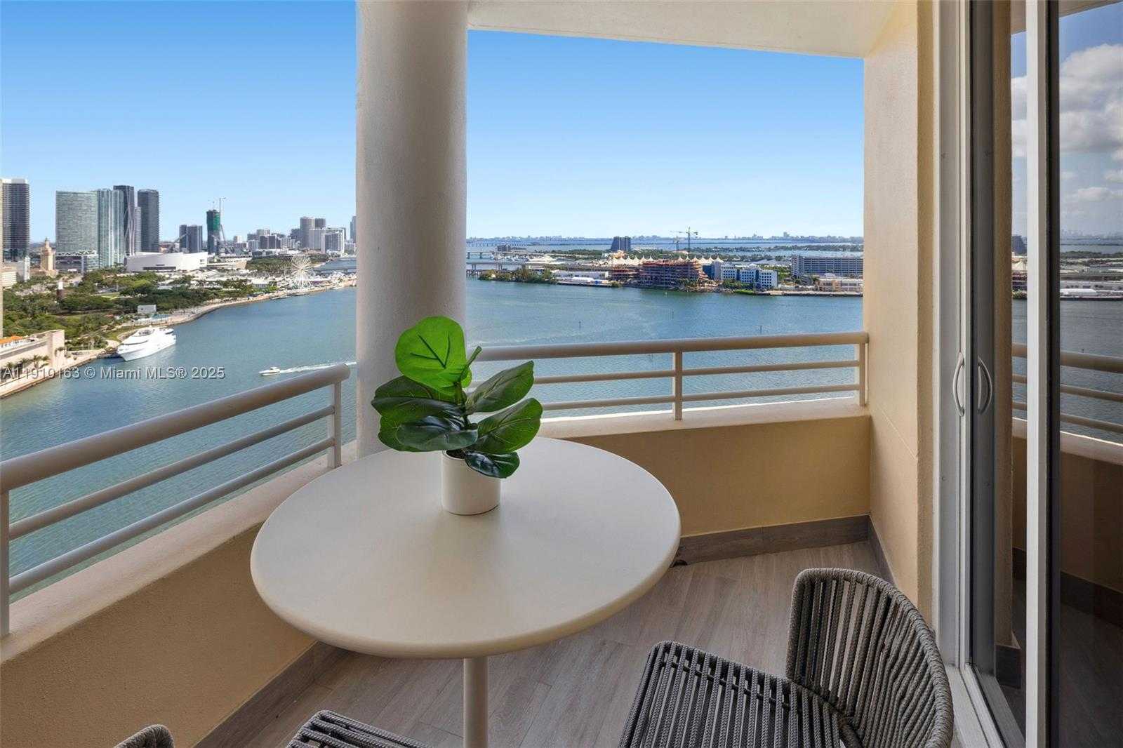 Small Image of 808 BRICKELL KEY DR #2601, Miami Number 21