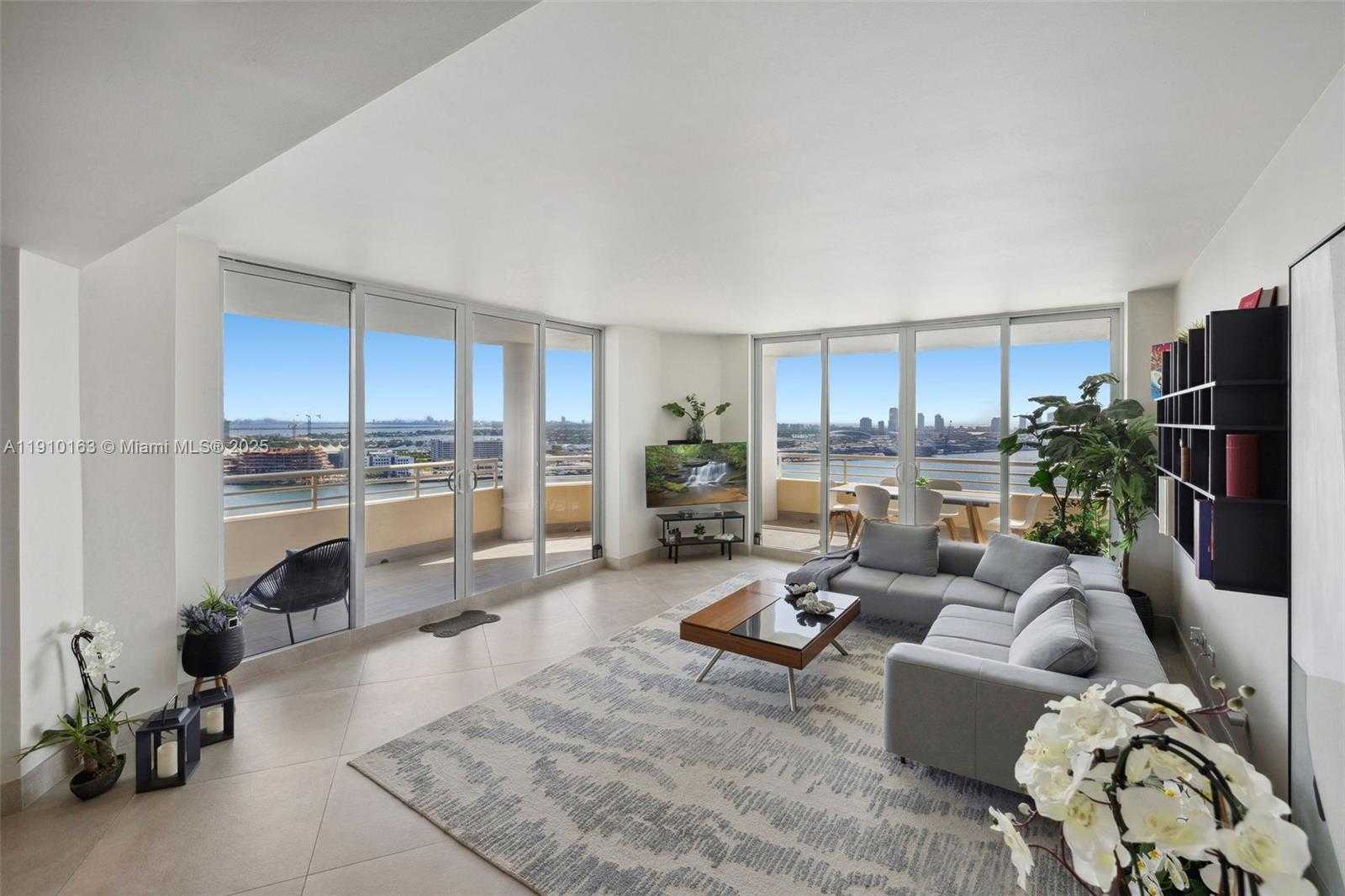 Small Image of 808 BRICKELL KEY DR #2601, Miami Number 3