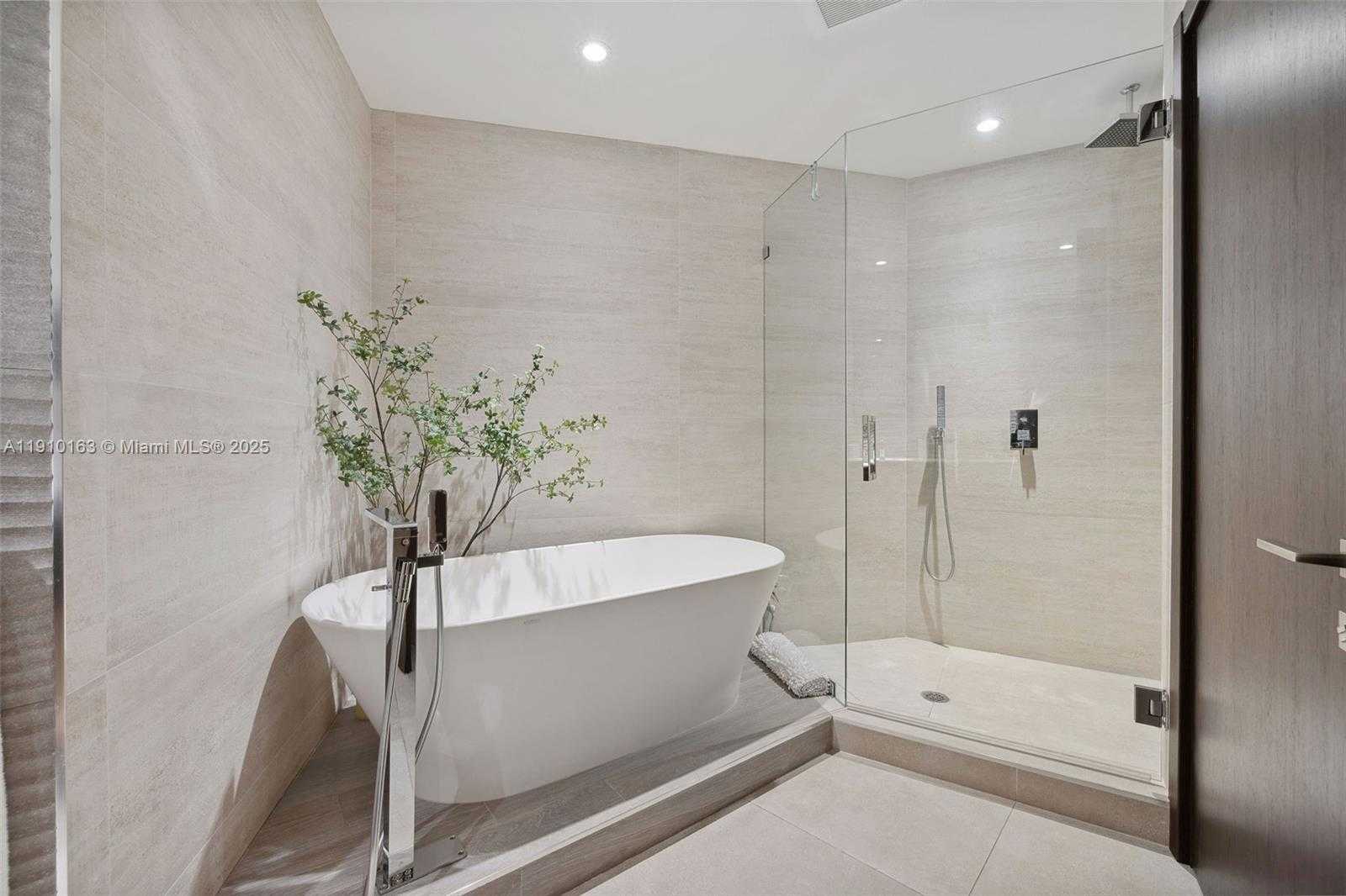 Small Image of 808 BRICKELL KEY DR #2601, Miami Number 36