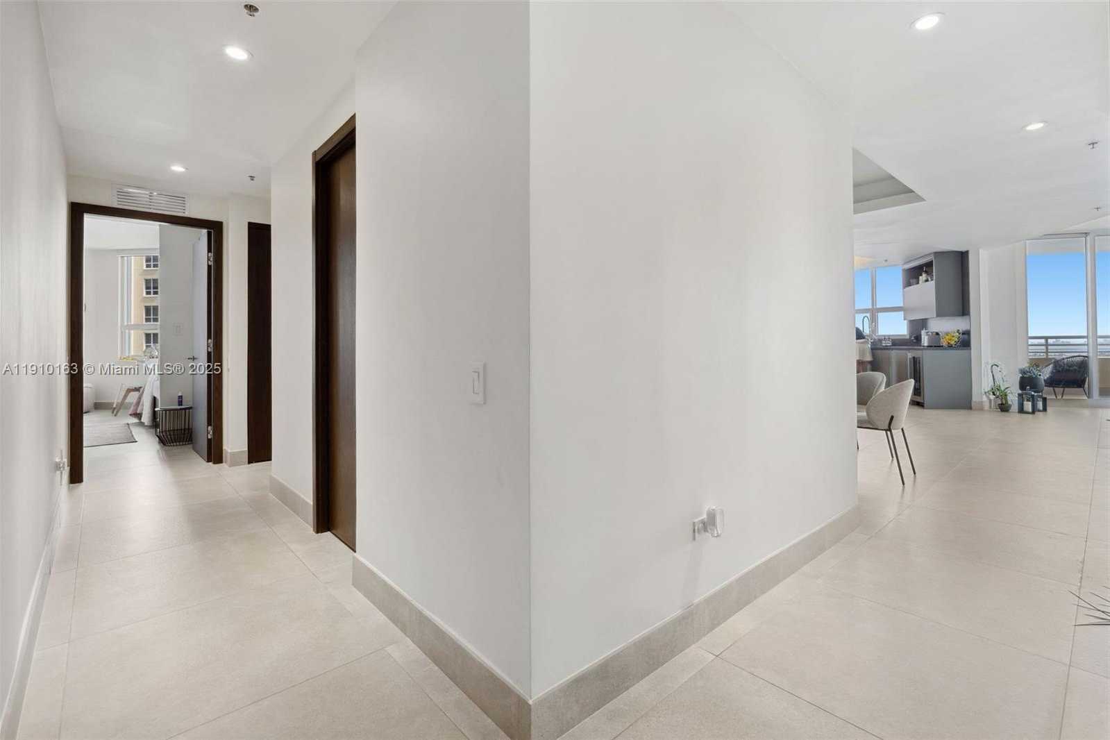 Small Image of 808 BRICKELL KEY DR #2601, Miami Number 38
