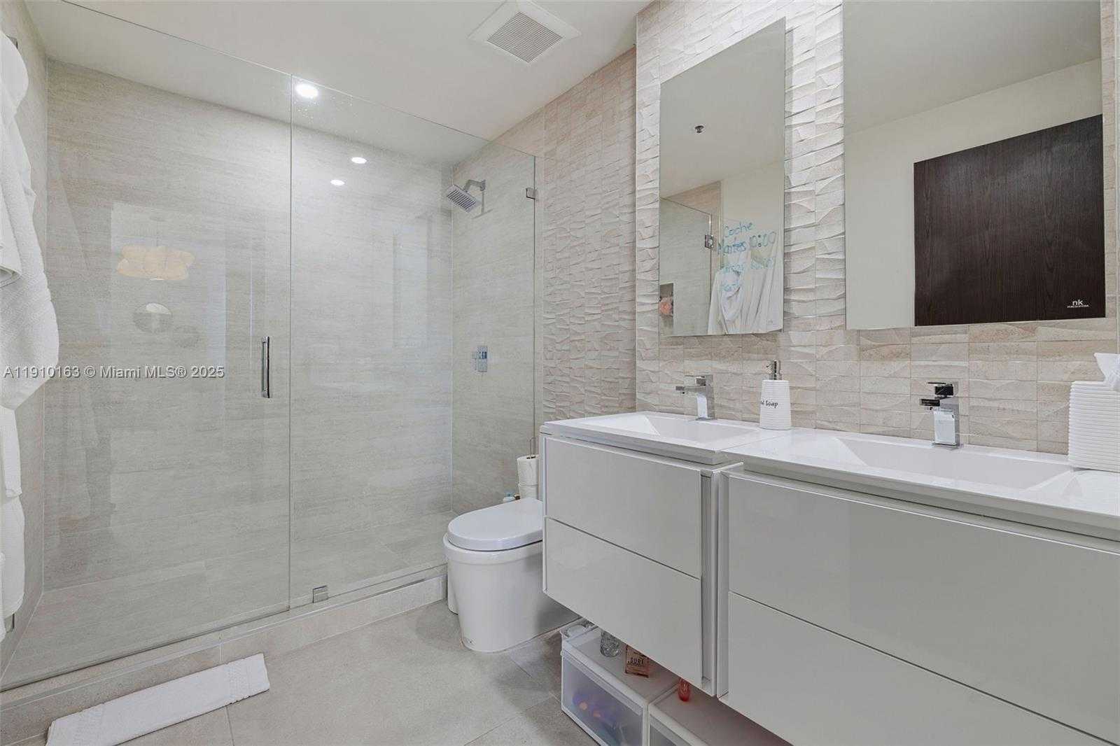 Small Image of 808 BRICKELL KEY DR #2601, Miami Number 41