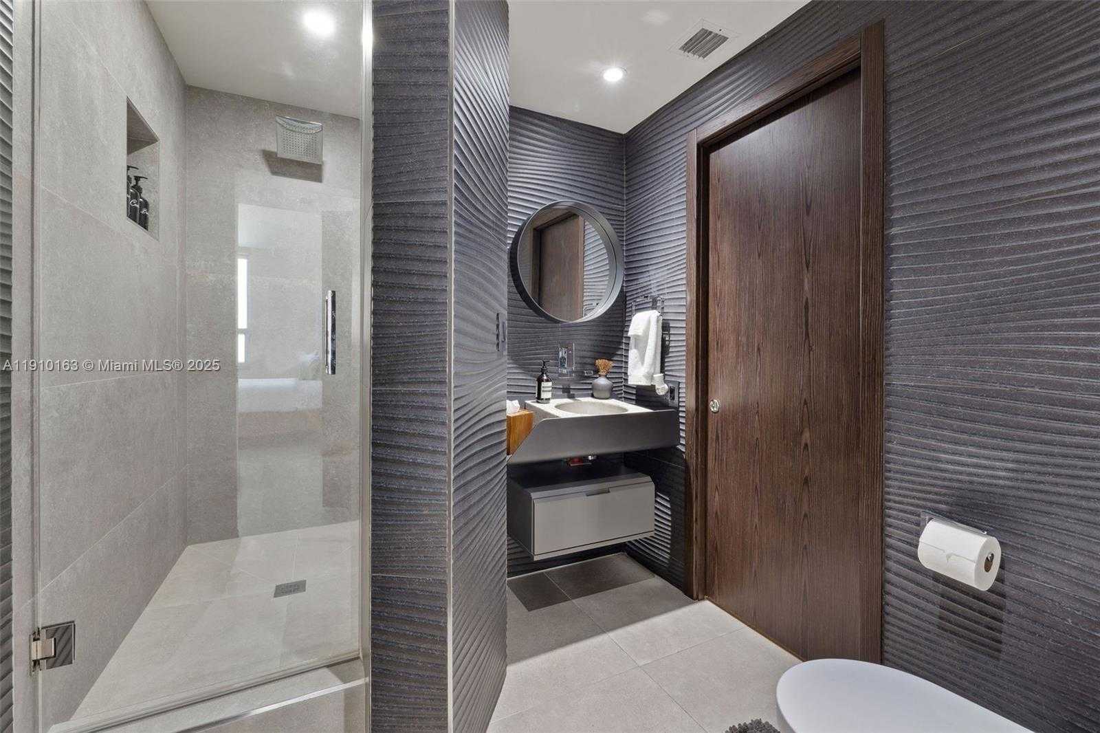 Small Image of 808 BRICKELL KEY DR #2601, Miami Number 45