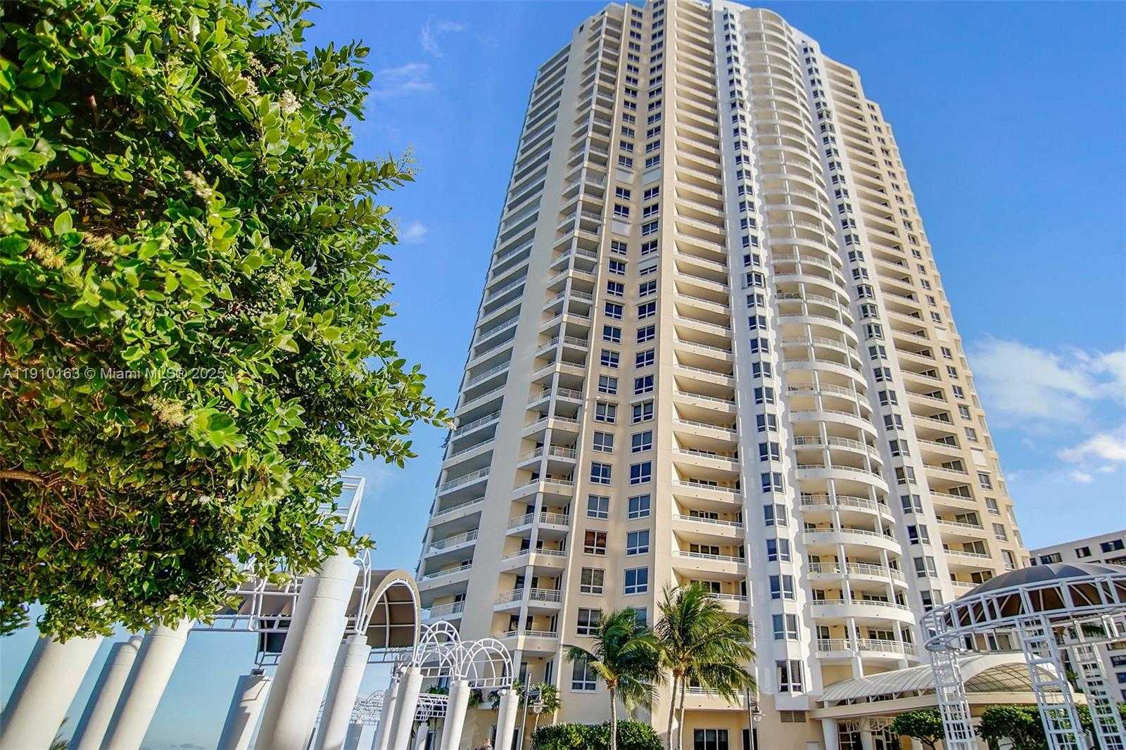 Small Image of 808 BRICKELL KEY DR #2601, Miami Number 54