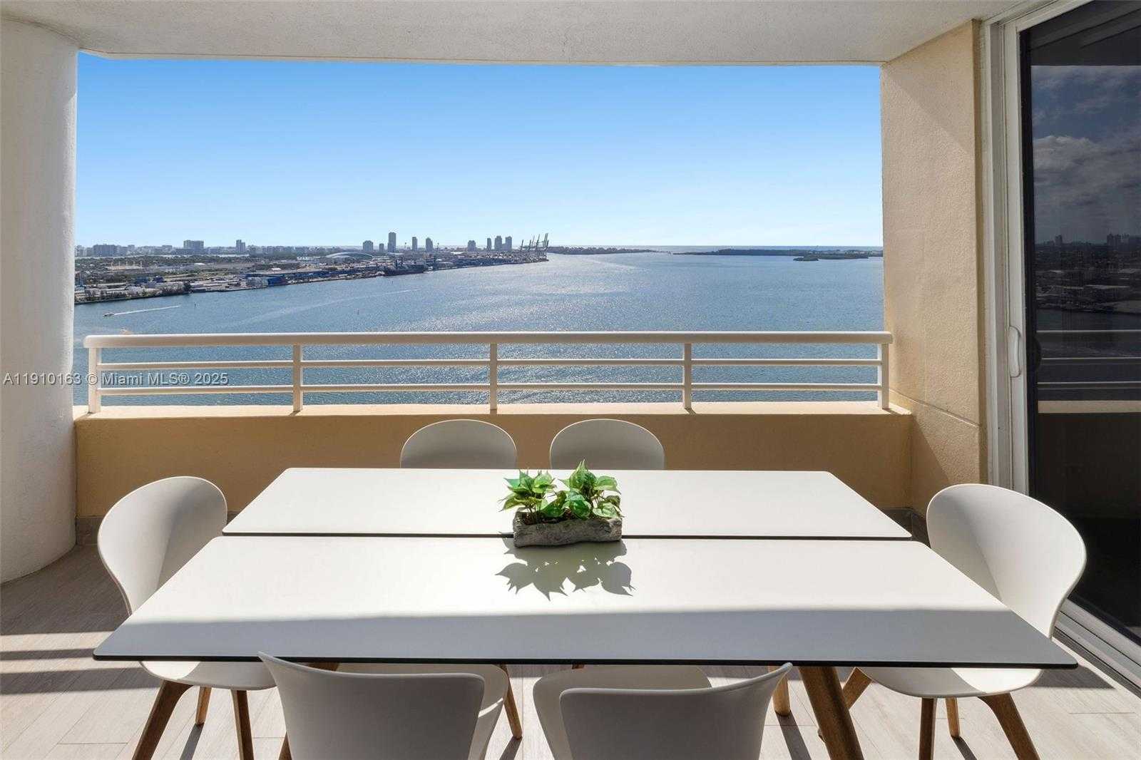 Small Image of 808 BRICKELL KEY DR #2601, Miami Number 7