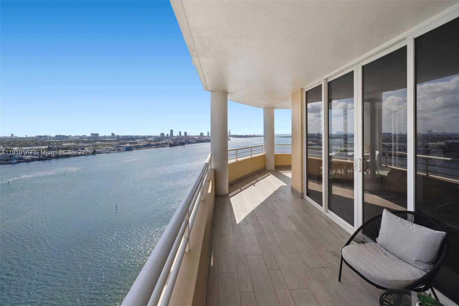 Small Image of 808 BRICKELL KEY DR #2601, Miami Number 8