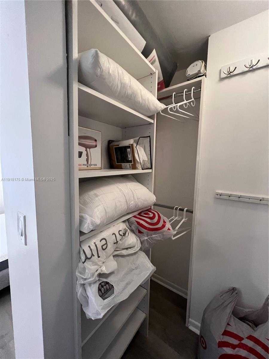 Small Image of 540 BRICKELL KEY DR #312, Miami Number 16