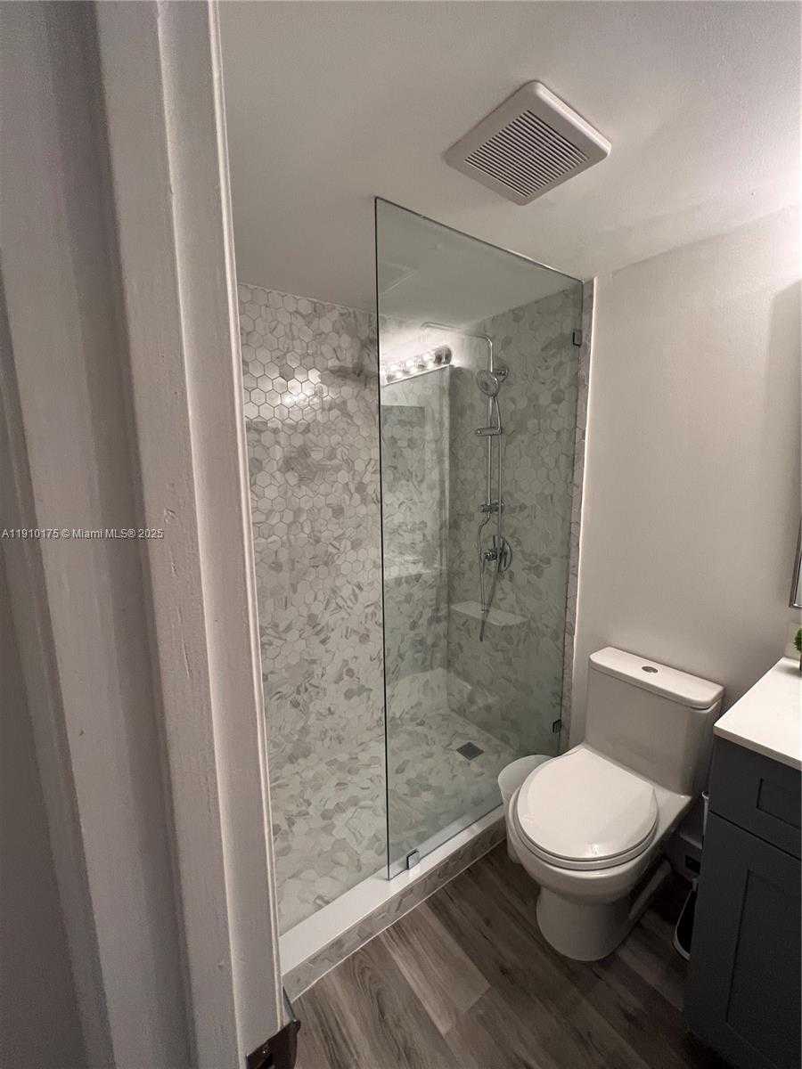 Small Image of 540 BRICKELL KEY DR #312, Miami Number 4