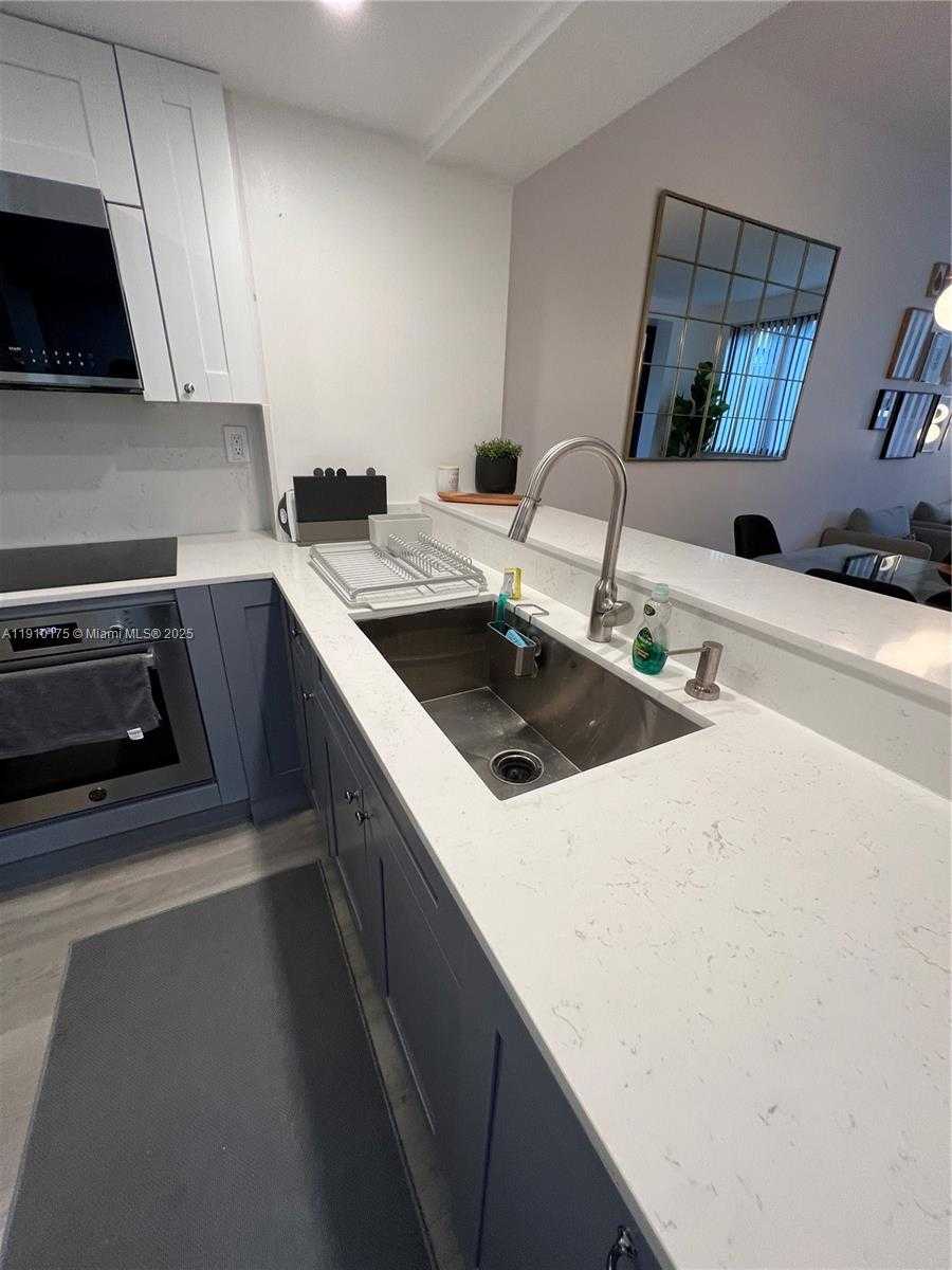 Small Image of 540 BRICKELL KEY DR #312, Miami Number 9