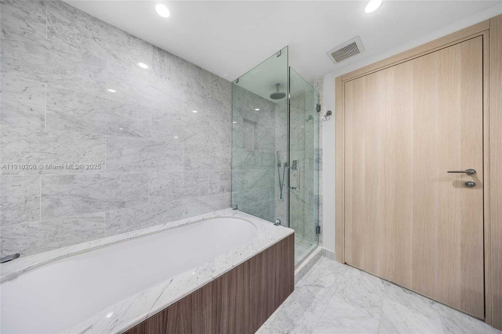 Small Image of 1000 BRICKELL PLZ #3103, Miami Number 12