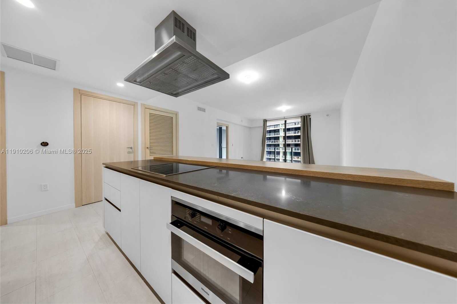 Small Image of 1000 BRICKELL PLZ #3103, Miami Number 4