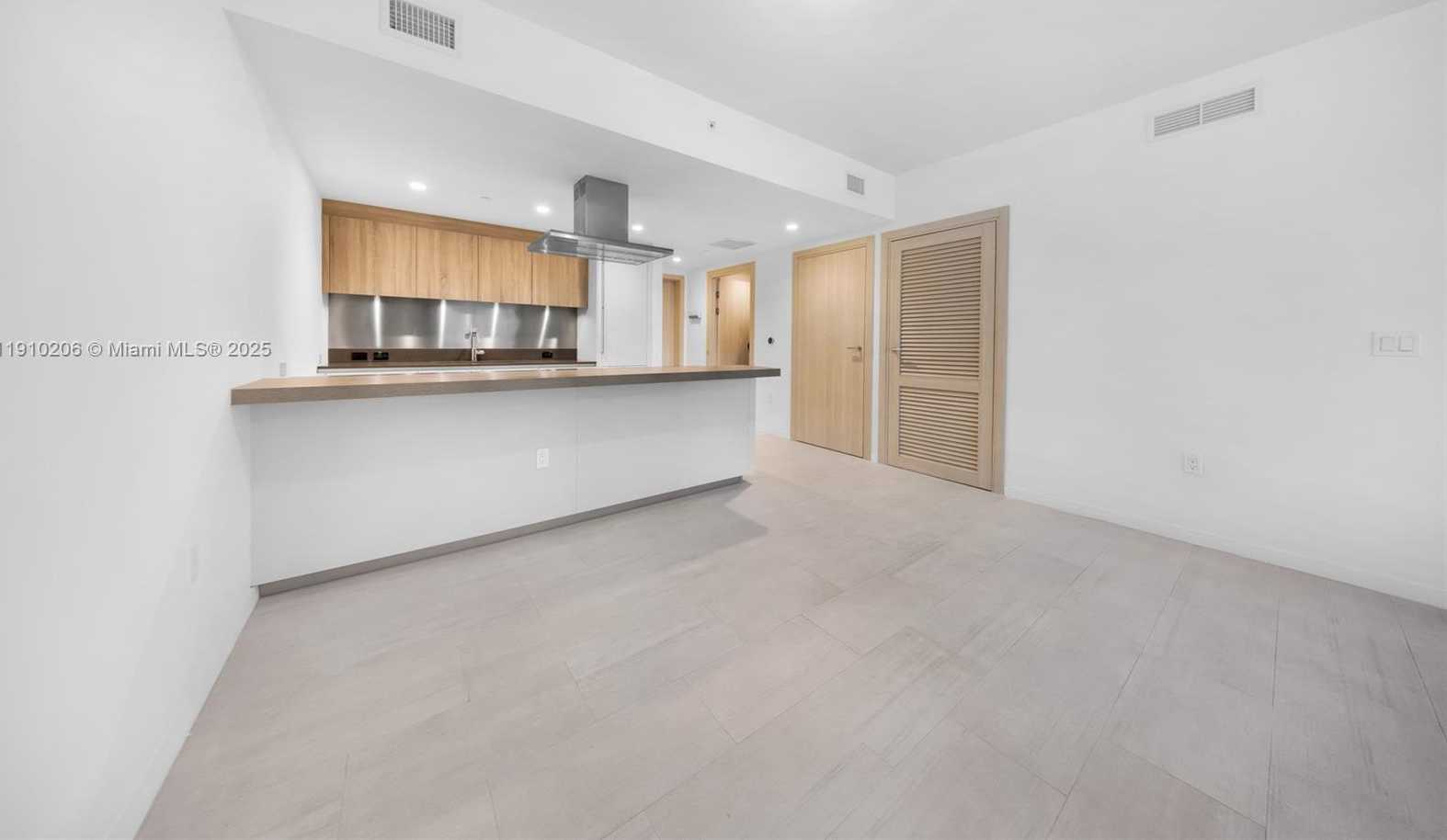 Small Image of 1000 BRICKELL PLZ #3103, Miami Number 7