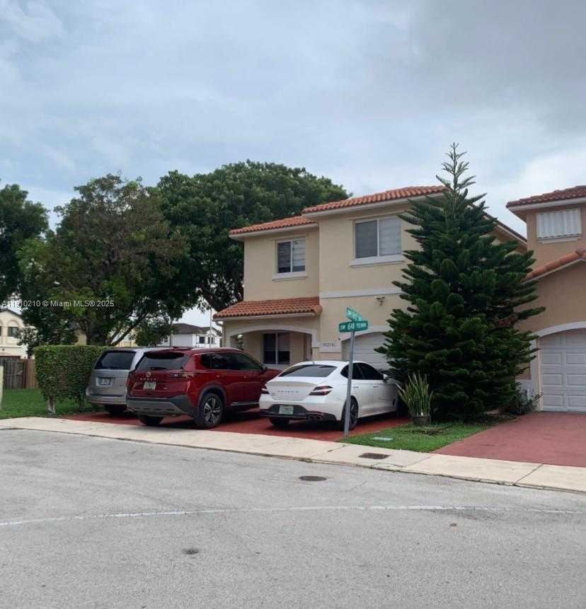 Small Image of 16204 SOUTH WEST 60TH TER, Miami Number 1