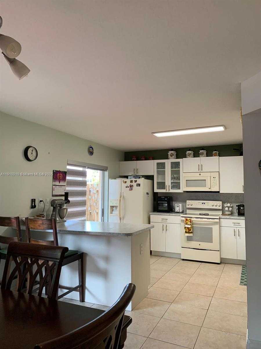 Small Image of 16204 SOUTH WEST 60TH TER, Miami Number 8