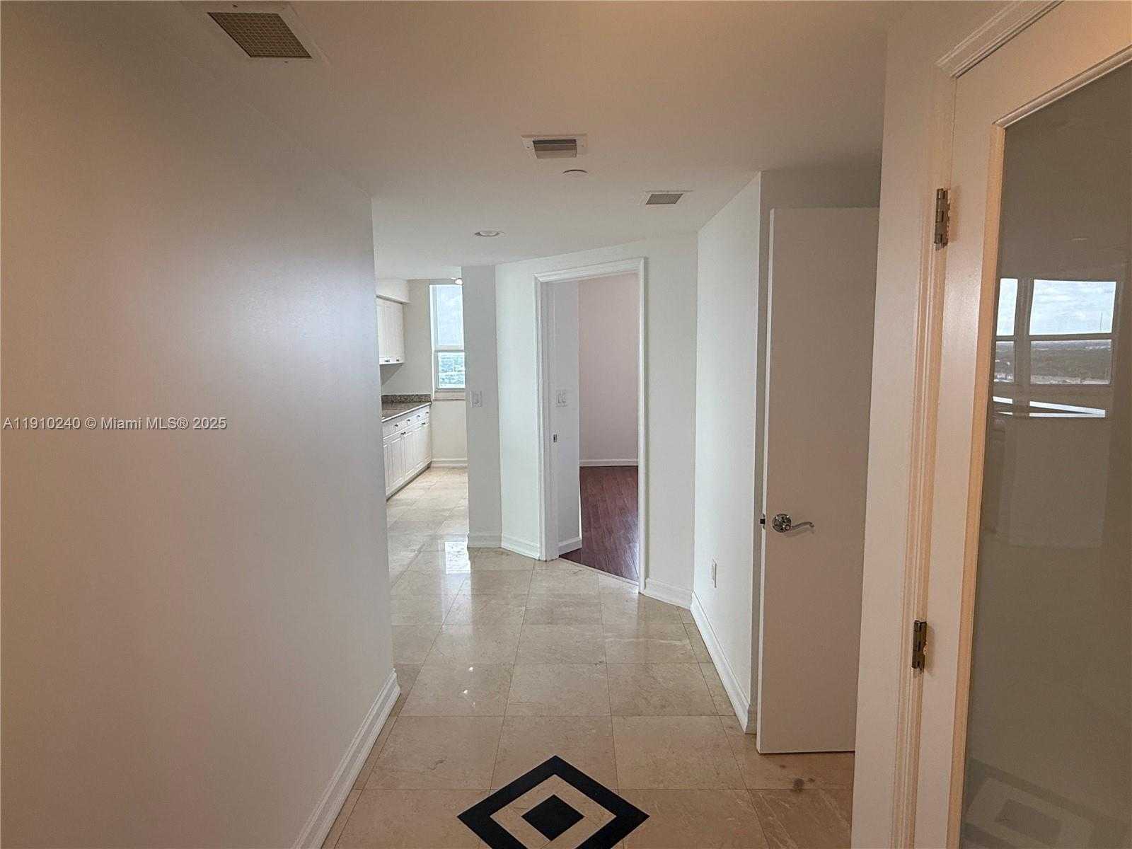Small Image of 19501 WEST COUNTRY CLUB DR #2209, Aventura Number 2