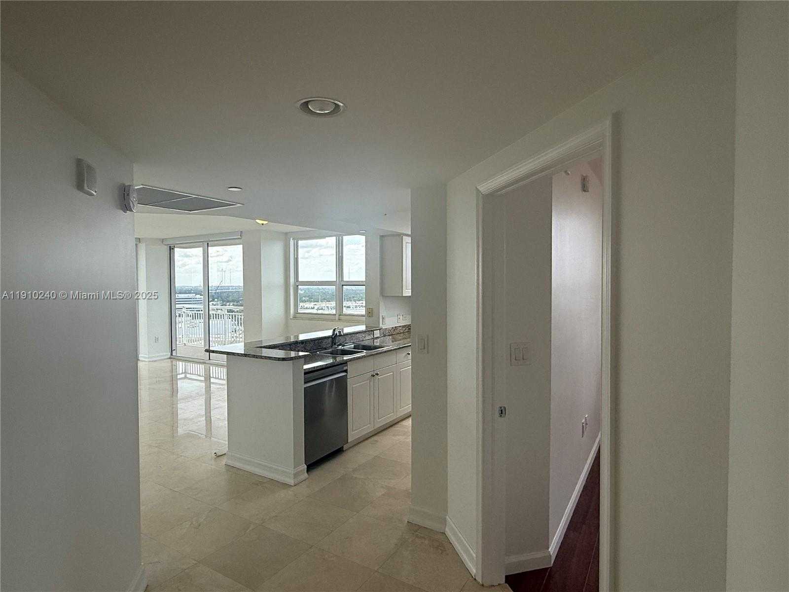 Small Image of 19501 WEST COUNTRY CLUB DR #2209, Aventura Number 3