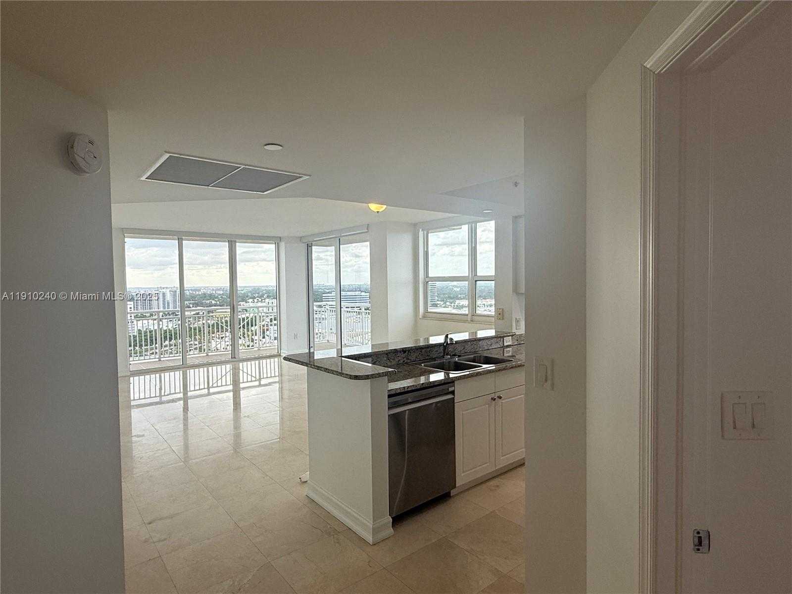 Small Image of 19501 WEST COUNTRY CLUB DR #2209, Aventura Number 4