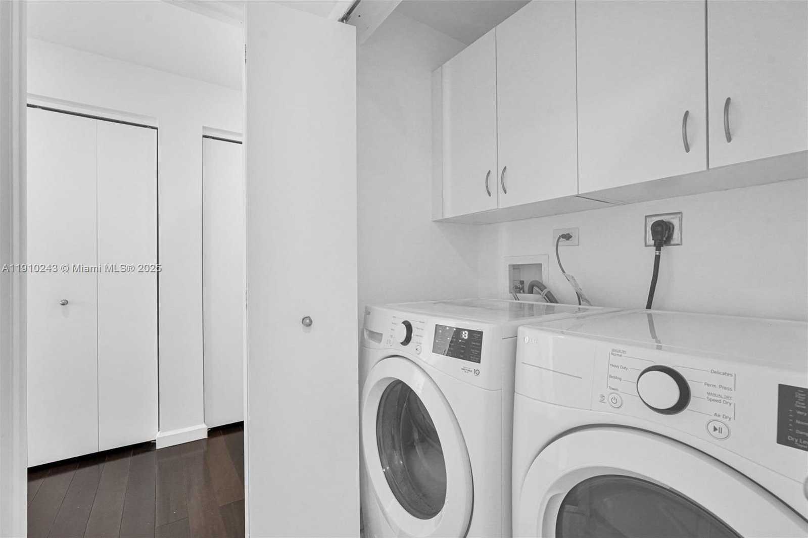 Small Image of 801 SOUTH BRICKELL KEY BLVD #1909, Miami Number 9