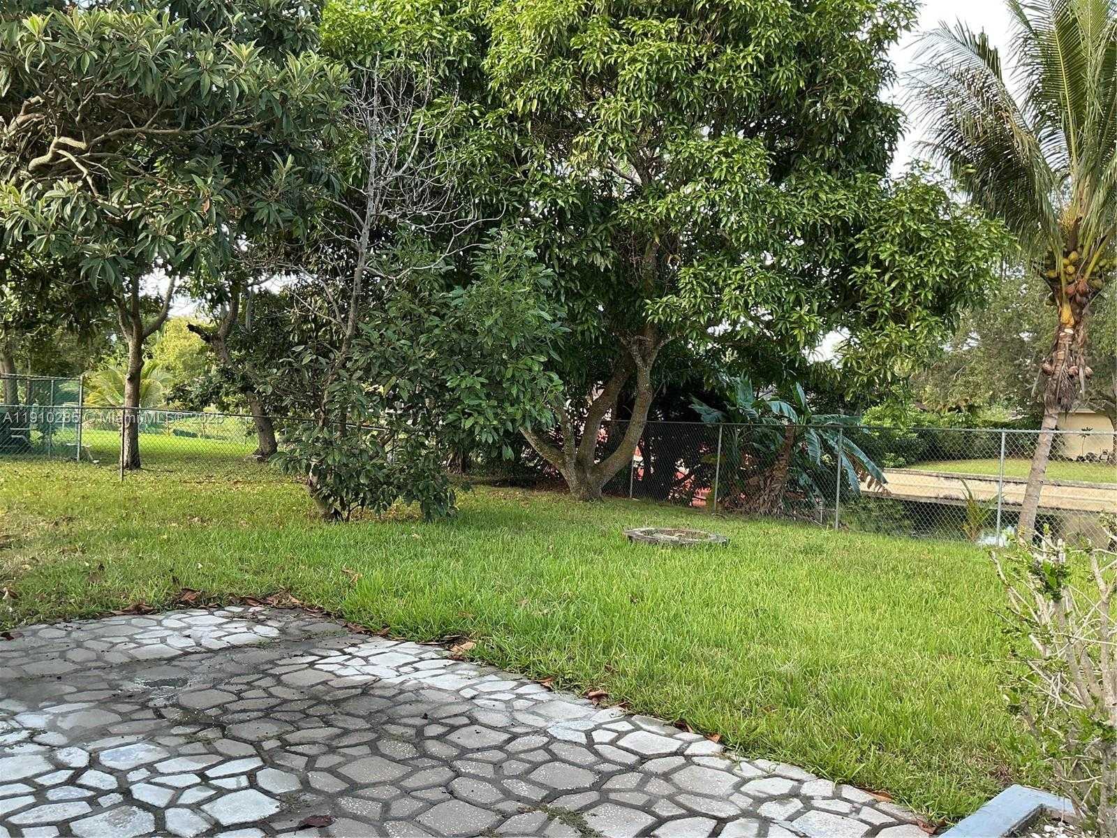 Small Image of Plantation Number 17