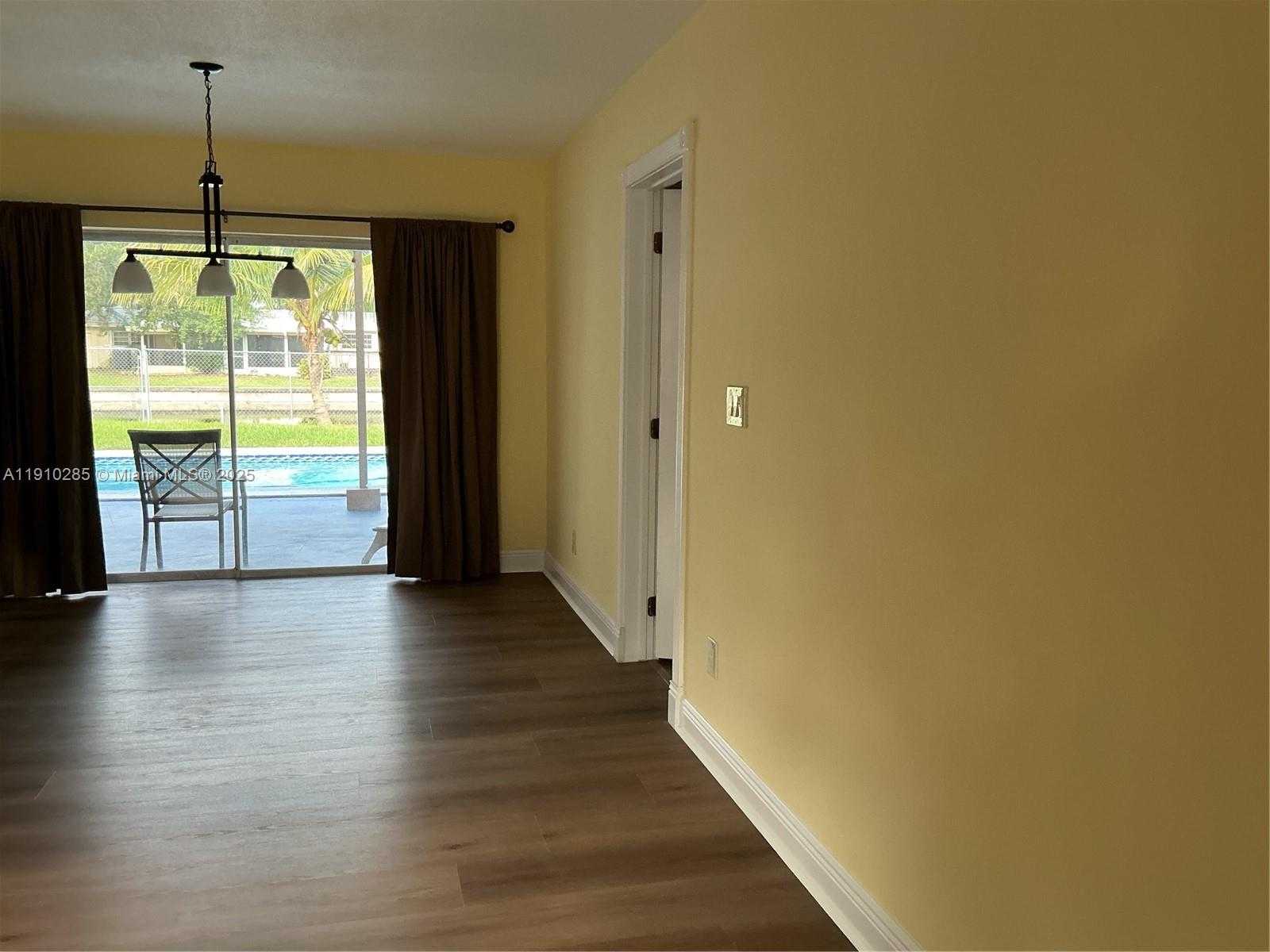 Small Image of Plantation Number 7