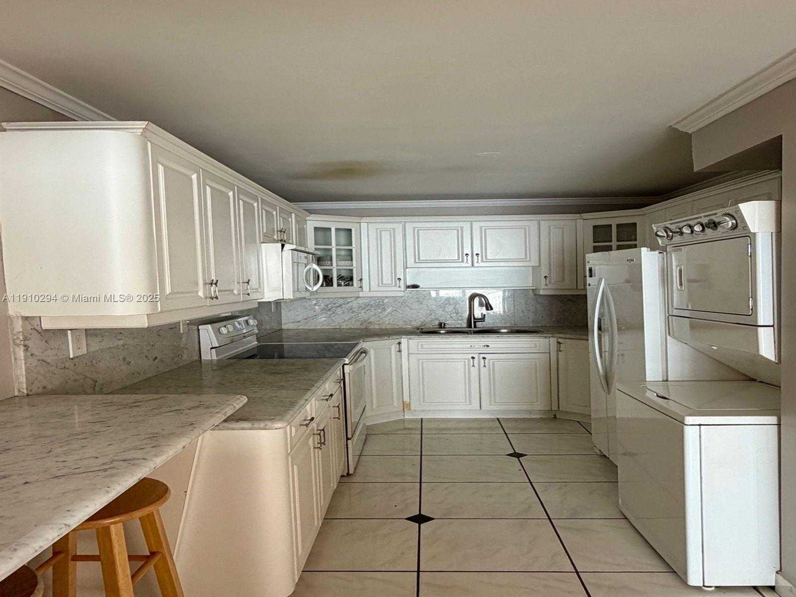 Small Image of 6061 COLLINS AVE #11A, Miami Beach Number 15